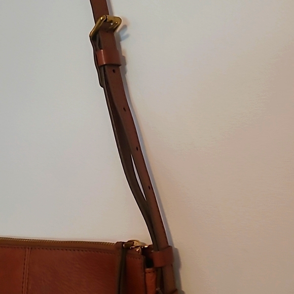 Fossil medium brown leather shoulder or crossbody handbag - Picture 3 of 10